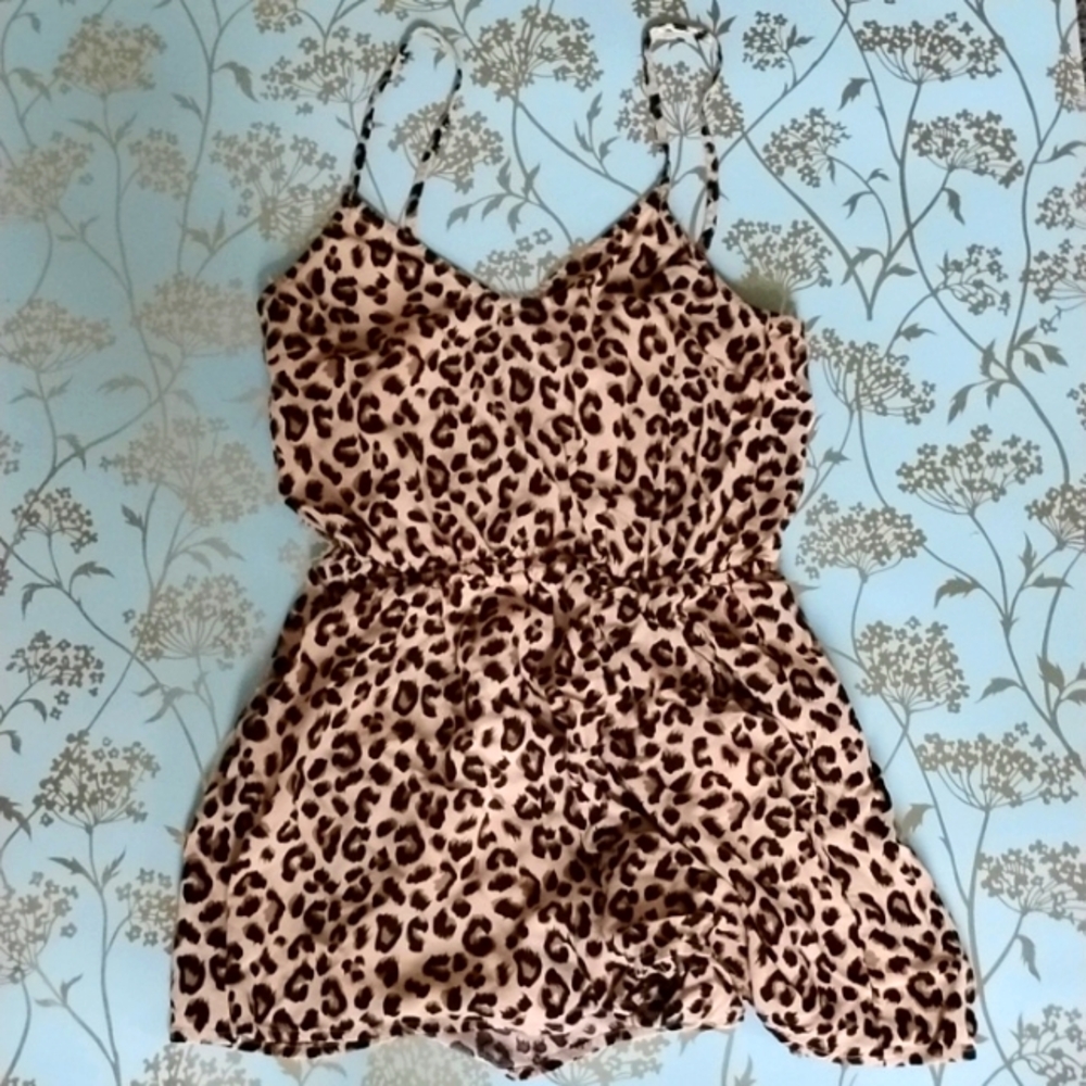 "DIVIDED H&M" cheetah print romper